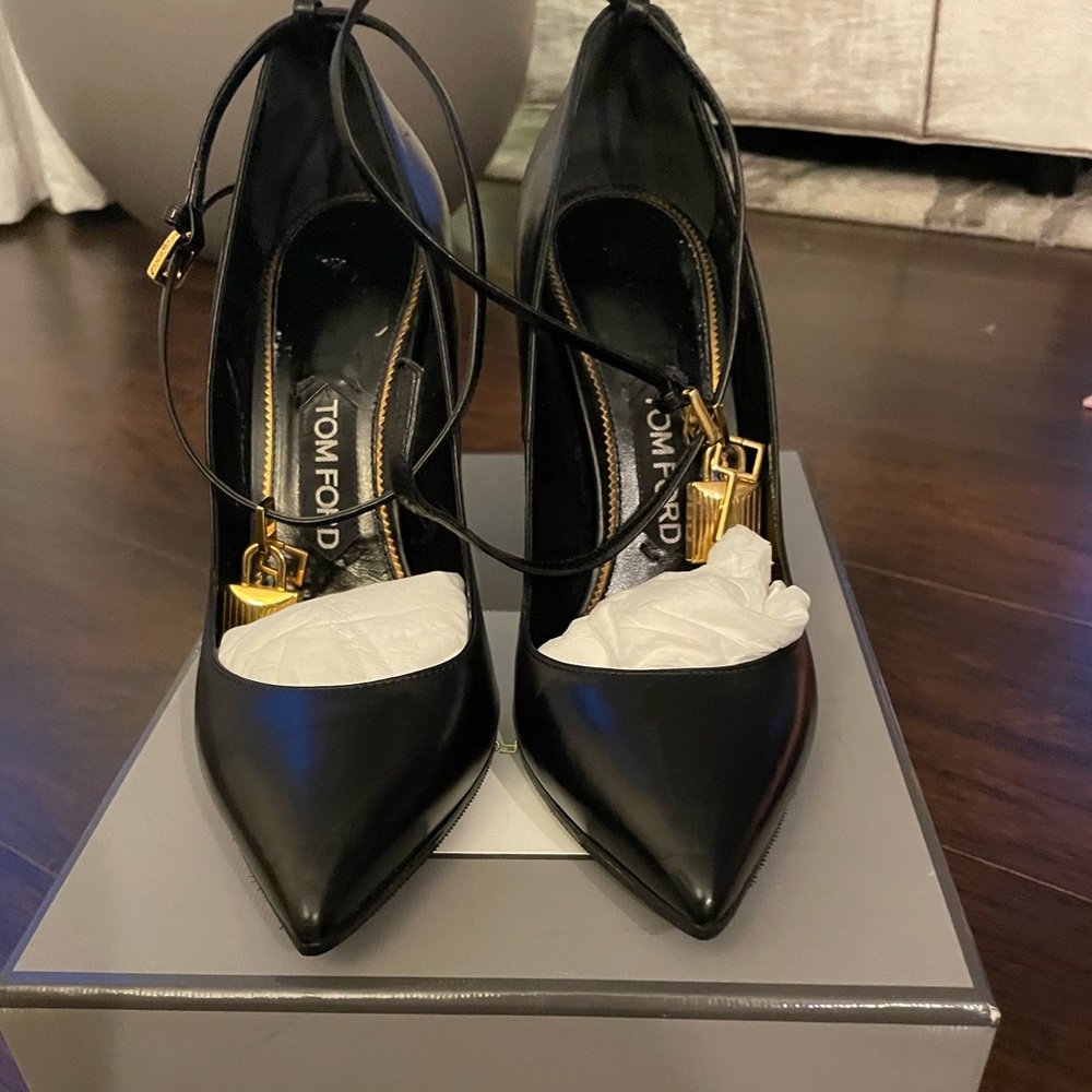 Tom ford padlock pumps
